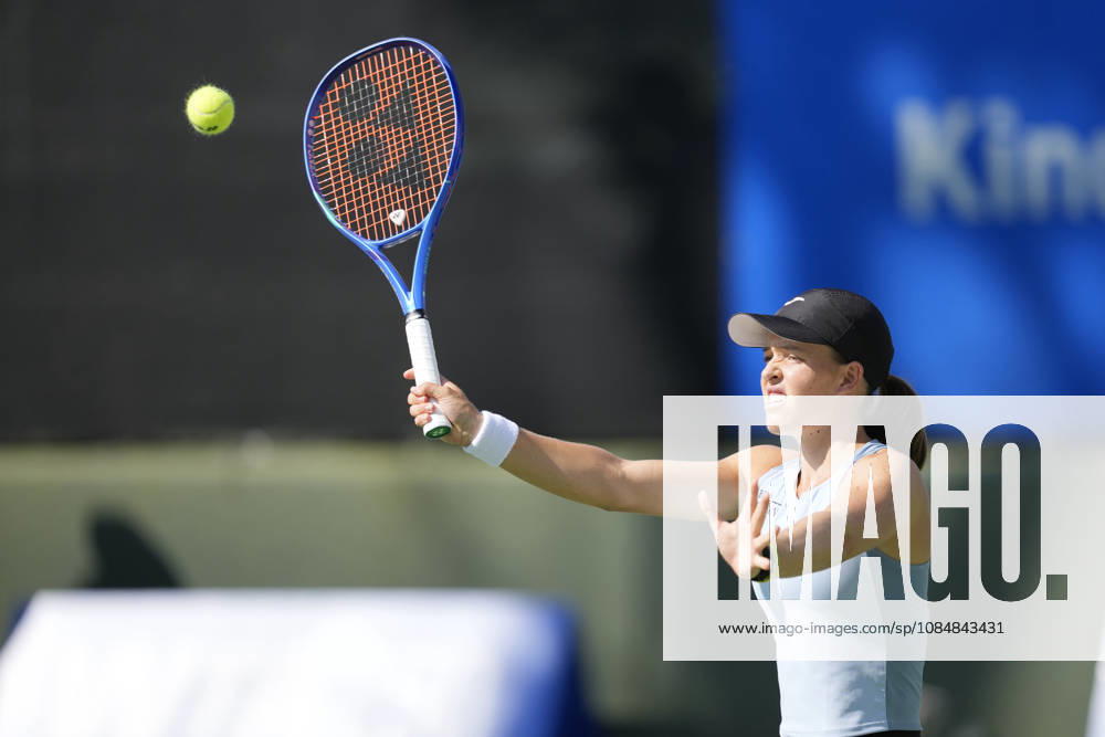 WTA, Tennis Damen Kinoshita Group Japan Open - Day 3 Kaitlin Quevedo of Spain plays with partner Claire Liu of the United States during their quarterfinal doubles match against Jesika Maleckova and Miriam Skoch of the Czech Republic at the 2026 Kinoshita Group Japan Open Women s tennis tournament at Utsubo Tennis Center in Osaka, Japan, on October 21, 2026. Osaka Japan