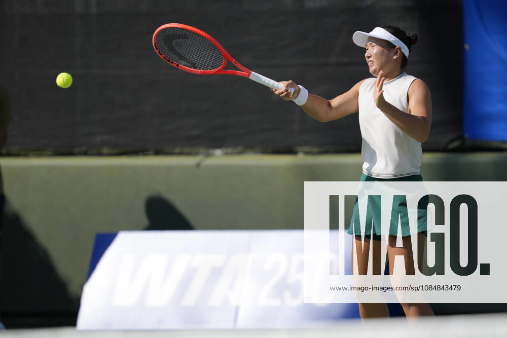 WTA, Tennis Damen Kinoshita Group Japan Open - Day 3 Claire Liu of the United States plays with partner Kaitlin Quevedo of Spain during their quarterfinal doubles match against Jesika Maleckova and Miriam Skoch of the Czech Republic at the 2026 Kinoshita Group Japan Open Women s tennis tournament at Utsubo Tennis Center in Osaka, Japan, on October 21, 2026. Osaka Japan