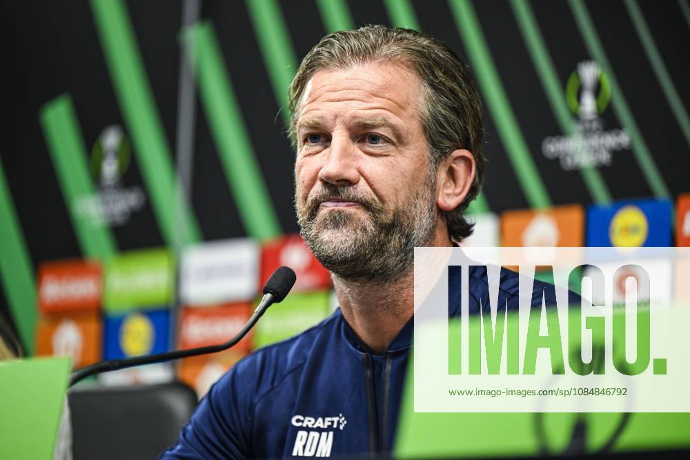 Rik De Mil, head coach of KAA Gent pictured during a press conference, PK, Pressekonferenz of Belgian soccer team KAA Gent, Wednesday 21 October 2026 in Braga, Portugal. The team is preparing for the second match of the UEFA Conference League league phase against Portuguese SC Braga tomorrow. TOM GOYVAERTS TomxGoyvaerts x190514494x