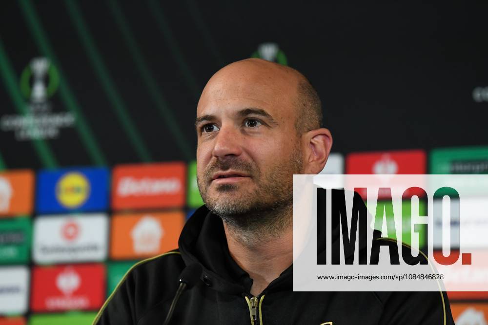STVV s head coach Frederic De Meyer pictured during a press conference, PK, Pressekonferenz of Belgian soccer team Sint-Truidense VV, Wednesday 21 October 2026 in Herning, Denmark, in preparation of tomorrow s game against Danish FC Midtjylland on the second day of the UEFA Conference League league phase. JILLxDELSAUX x190514548x