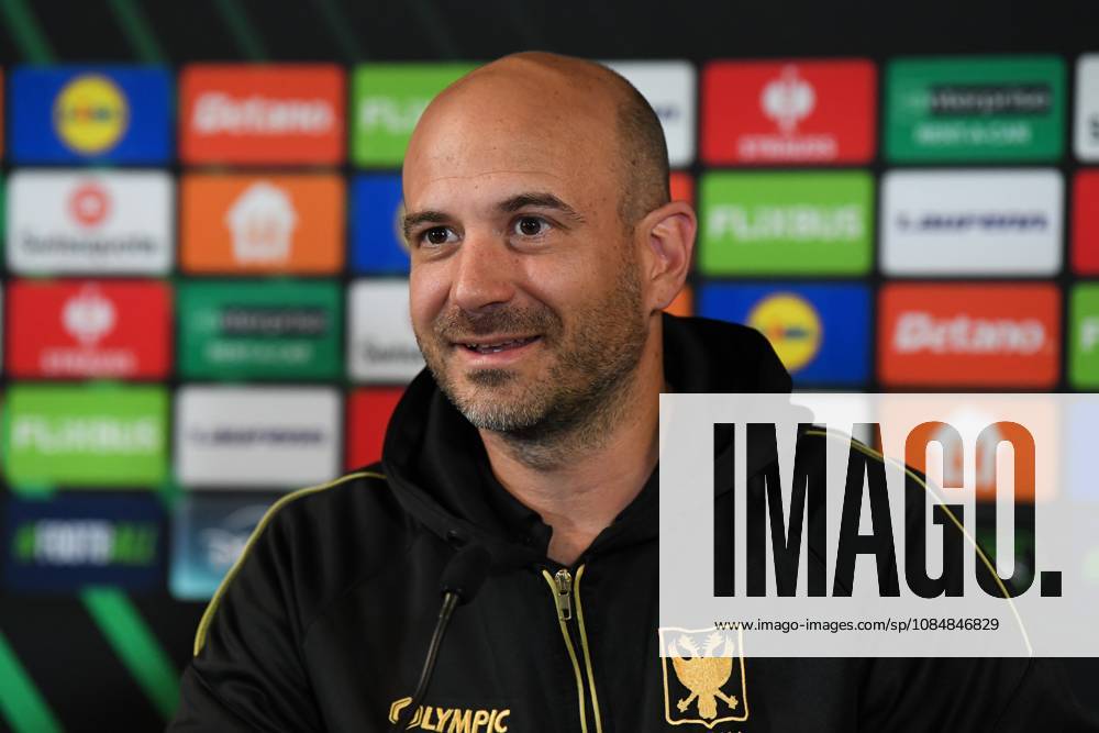 STVV s head coach Frederic De Meyer pictured during a press conference, PK, Pressekonferenz of Belgian soccer team Sint-Truidense VV, Wednesday 21 October 2026 in Herning, Denmark, in preparation of tomorrow s game against Danish FC Midtjylland on the second day of the UEFA Conference League league phase. JILLxDELSAUX x190514551x