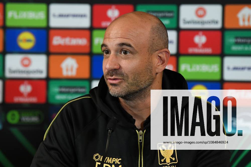 STVV s head coach Frederic De Meyer pictured during a press conference, PK, Pressekonferenz of Belgian soccer team Sint-Truidense VV, Wednesday 21 October 2026 in Herning, Denmark, in preparation of tomorrow s game against Danish FC Midtjylland on the second day of the UEFA Conference League league phase. JILLxDELSAUX x190514595x