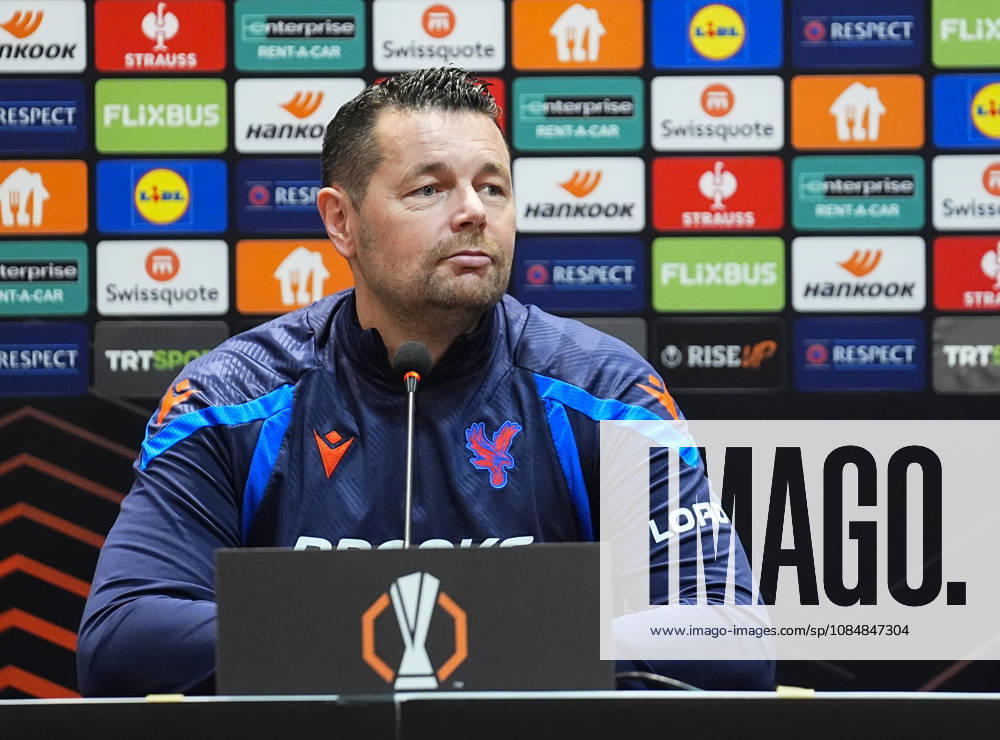 Ahead of Besiktas v Crystal Palace - UEFA Europa League ISTANBUL, TURKIYE - OCTOBER 21: Pierre Sage, head coach of Crystal Palace attends a press conference, PK, Pressekonferenz at Tupras Stadium ahead of UEFA Europa League football match against Besiktas in Istanbul, Turkiye on October 21, 2026. Esra Bilgin Anadolu Istanbul Turkey. Editorial use only. Please get in touch for any other usage.