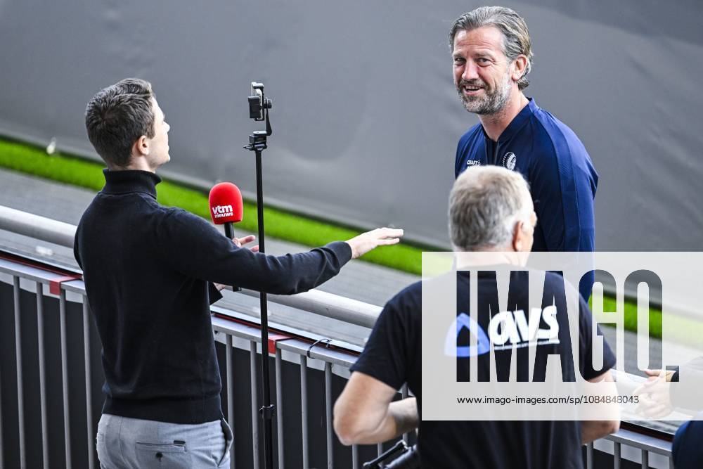 Rik De Mil, head coach of KAA Gent pictured during a training session of Belgian soccer team KAA Gent, Wednesday 21 October 2026 in Braga, Portugal. The team is preparing for the second match of the UEFA Conference League league phase against Portuguese SC Braga tomorrow. TOM GOYVAERTS TomxGoyvaerts x190521274x