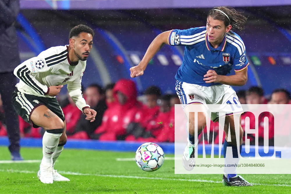 Como’s Nico Paz fights for the ball with Manchester United, ManU s Matheus Cunha during the UEFA Champions League football match between Como and Manchester United - Champions League 2026 2027 - Giuseppe Sinigallia in Como , north Italy - Wednesday , October 21, 2026. - Soccer
