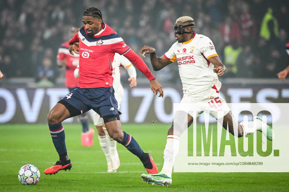 Villeneuve-D ascq, France, France: Alexsandro VICTOR DE SOUZA RIBEIRO of Lille and Victor OSIMHEN of Galatasaray during the UEFA Champions League, League Phase MD3 match between Lille OSC (LOSC) and Galatasaray SK at Pierre Mauroy Stadium on October 21, 2026 in Villeneuve-d Ascq near Lille, France. Villeneuve-D ascq France - ZUMAm308 20261021_zsp_m308_005