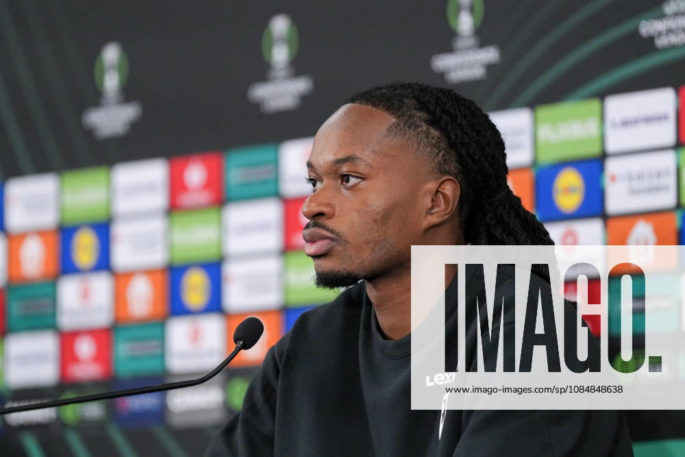 Jordy Makengo (SC Freiburg, 33) bei der PK, Pressekonferenz , Monaco, Fussball, UEFA Conference League, 2. Spieltag, Ligaphase , 2026 2027, AS Monaco vs. SC Freiburg, 21.10.2026, Stade Louis II, Monaco Monaco Stade Louis II Fontvieille Monaco