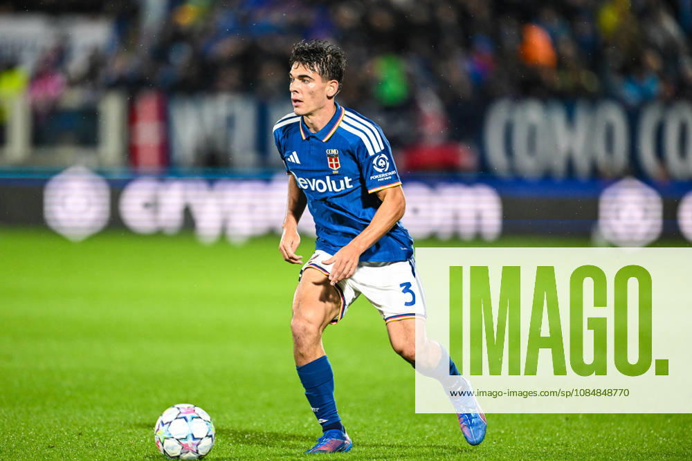 Álex Valle of Calcio Como in action during the UEFA Champions League stage match Phase MD3 between Calcio Como and Manchester United, ManU Football Club at the Giuseppe Sinigaglia stadium in Como, north Italy -October 21, 2026 - Soccer.