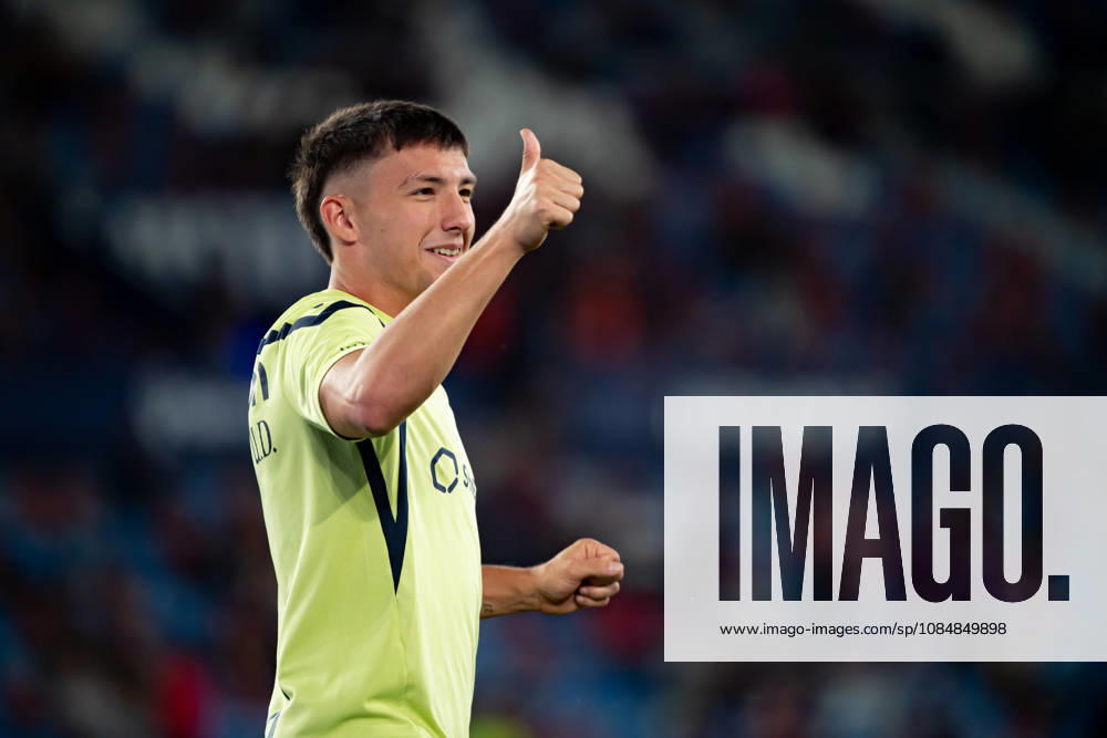 THIAGO FERNANDEZ of Levante UD warm up during the LaLiga EA Sports, match between Levante UD and Athletic Club at Ciutat de Valencia stadium Soccer 2026: LaLiga: Levante UD - Athletic Club - ZUMAs385 20261021_zsp_s385_002