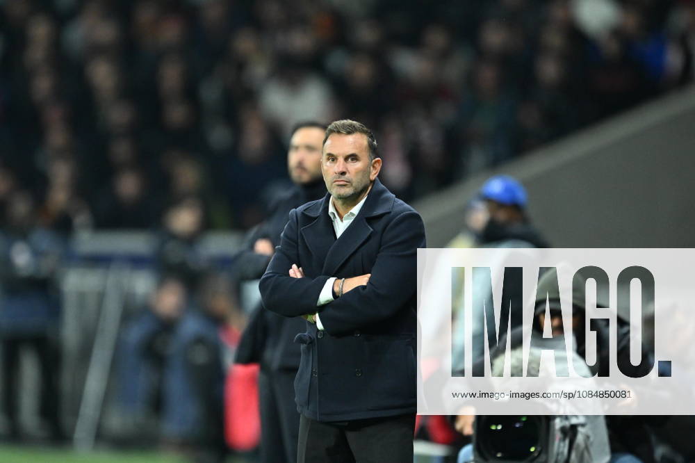LOSC Lille v Galatasaray - UEFA Champions League LILLE, FRANCE - OCTOBER 21: Head coach Okan Buruk of Galatasaray is seen during UEFA Champions League match between Lille and Galatasaray at Stade Pierre-Mauroy (Pierre Mauroy Stadium) in Lille, France on October 21, 2026. Mustafa Yalcin Anadolu Lille France. Editorial use only. Please get in touch for any other usage.