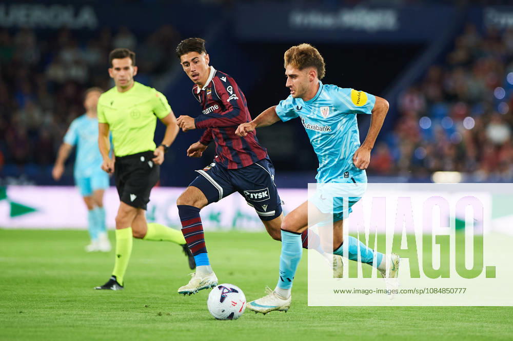 Robert Navarro (Athletic Club) during the LaLiga EA Sports match between Levante UD and Athletic Club at Estadi Ciutat de València on October 21, 2026 in Valencia, Spain. -