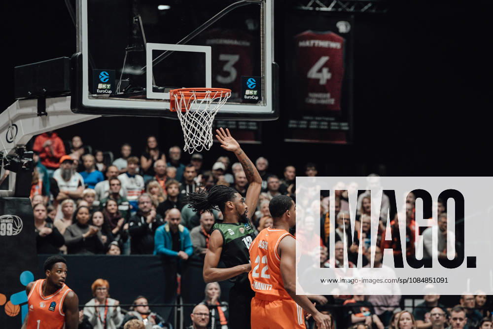 4. Spieltag des Basketball Eurocup Niners Chemnitz -Slask Wroclaw 21.10.2026 ab 19:00 Uhr Chemnitz, Chemnitz Arena Im Foto:22 Nighaeal Ceaser, 13 Isaiah Moore 4. Spieltag des Basketball Eurocup Niners Chemnitz -Slask Wroclaw Chemnitz Sachsen Deutschland
