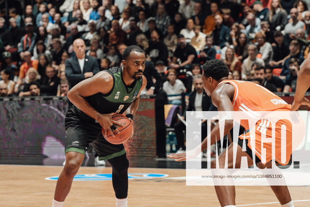 4. Spieltag des Basketball Eurocup Niners Chemnitz -Slask Wroclaw 21.10.2026 ab 19:00 Uhr Chemnitz, Chemnitz Arena Im Foto:02 Anthonny Hickey, 01 Phlandrous Fleming JR 4. Spieltag des Basketball Eurocup Niners Chemnitz -Slask Wroclaw Chemnitz Sachsen Deutschland