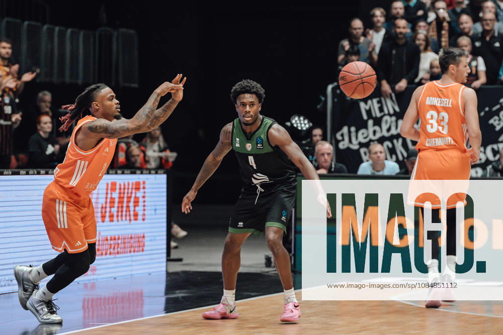 4. Spieltag des Basketball Eurocup Niners Chemnitz -Slask Wroclaw 21.10.2026 ab 19:00 Uhr Chemnitz, Chemnitz Arena Im Foto:24 Cobe Williams, 04 Kyrell Luc, 33 Rayn Mikesell 4. Spieltag des Basketball Eurocup Niners Chemnitz -Slask Wroclaw Chemnitz Sachsen Deutschland