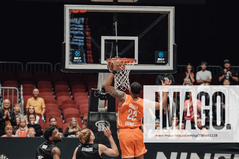 4. Spieltag des Basketball Eurocup Niners Chemnitz -Slask Wroclaw 21.10.2026 ab 19:00 Uhr Chemnitz, Chemnitz Arena Im Foto:22 Nighaeal Ceaser, 22 Tymotheusz Sterniucki 4. Spieltag des Basketball Eurocup Niners Chemnitz -Slask Wroclaw Chemnitz Sachsen Deutschland