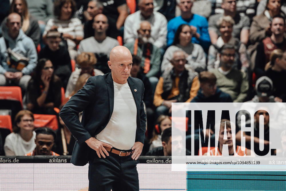 4. Spieltag des Basketball Eurocup Niners Chemnitz -Slask Wroclaw 21.10.2026 ab 19:00 Uhr Chemnitz, Chemnitz Arena Im Foto:Head Coach Rodrigo Pastore 4. Spieltag des Basketball Eurocup Niners Chemnitz -Slask Wroclaw Chemnitz Sachsen Deutschland