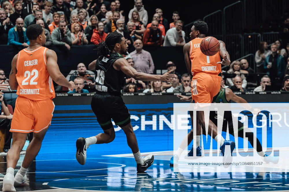 4. Spieltag des Basketball Eurocup Niners Chemnitz -Slask Wroclaw 21.10.2026 ab 19:00 Uhr Chemnitz, Chemnitz Arena Im Foto:01 Phlandrous Fleming JR, 22 Nighaeal Ceaser 4. Spieltag des Basketball Eurocup Niners Chemnitz -Slask Wroclaw Chemnitz Sachsen Deutschland