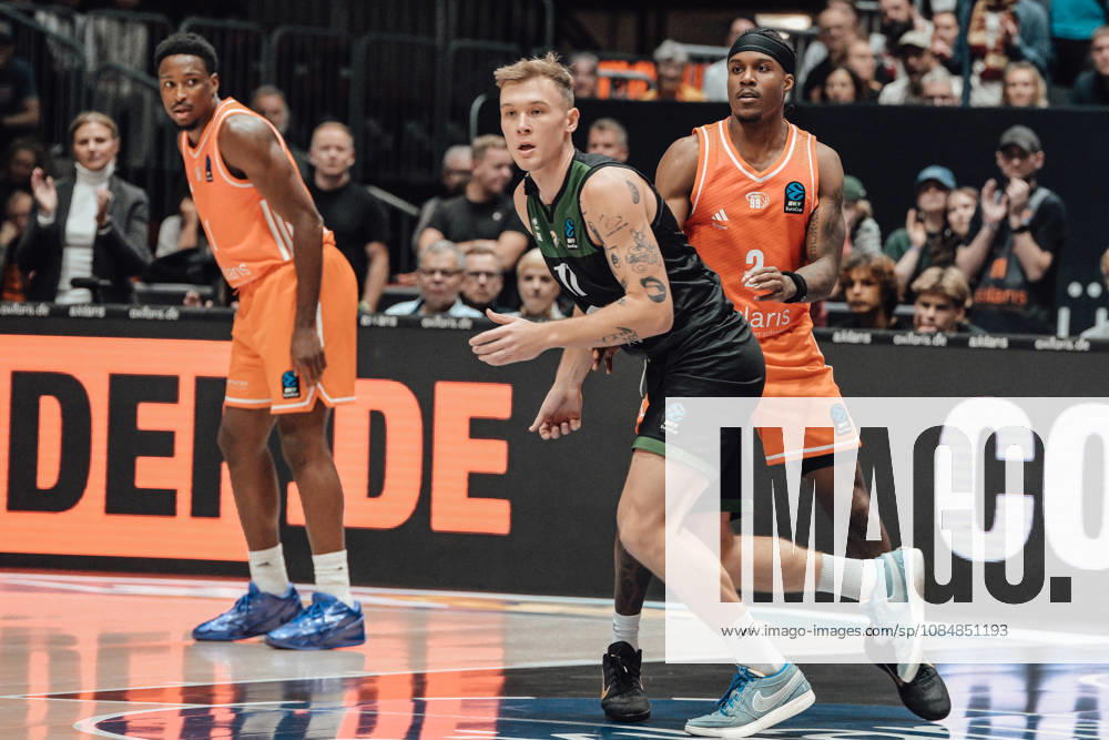 4. Spieltag des Basketball Eurocup Niners Chemnitz -Slask Wroclaw 21.10.2026 ab 19:00 Uhr Chemnitz, Chemnitz Arena Im Foto: 02 Stefan Smith, 11 Blazej Kulikowski 4. Spieltag des Basketball Eurocup Niners Chemnitz -Slask Wroclaw Chemnitz Sachsen Deutschland
