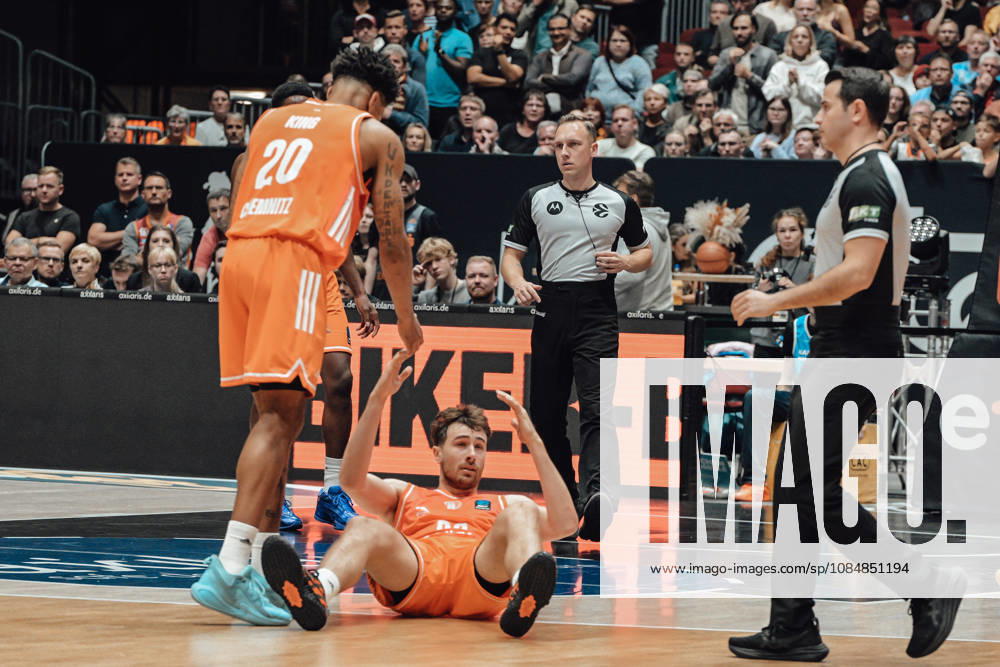 4. Spieltag des Basketball Eurocup Niners Chemnitz -Slask Wroclaw 21.10.2026 ab 19:00 Uhr Chemnitz, Chemnitz Arena Im Foto: 90 Jannis von Seckendorf, 20 Urald King 4. Spieltag des Basketball Eurocup Niners Chemnitz -Slask Wroclaw Chemnitz Sachsen Deutschland