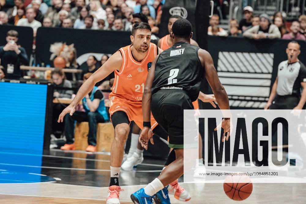 4. Spieltag des Basketball Eurocup Niners Chemnitz -Slask Wroclaw 21.10.2026 ab 19:00 Uhr Chemnitz, Chemnitz Arena Im Foto:21 Mateo Sericm 02 Anthonny Hickey 4. Spieltag des Basketball Eurocup Niners Chemnitz -Slask Wroclaw Chemnitz Sachsen Deutschland