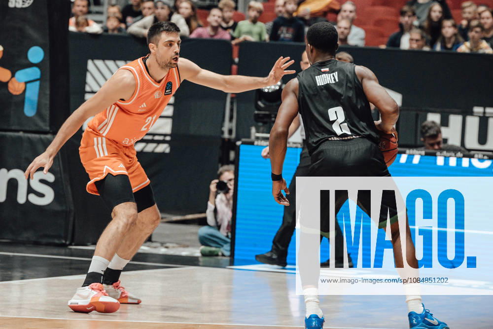 4. Spieltag des Basketball Eurocup Niners Chemnitz -Slask Wroclaw 21.10.2026 ab 19:00 Uhr Chemnitz, Chemnitz Arena Im Foto:21 Mateo Sericm 02 Anthonny Hickey 4. Spieltag des Basketball Eurocup Niners Chemnitz -Slask Wroclaw Chemnitz Sachsen Deutschland
