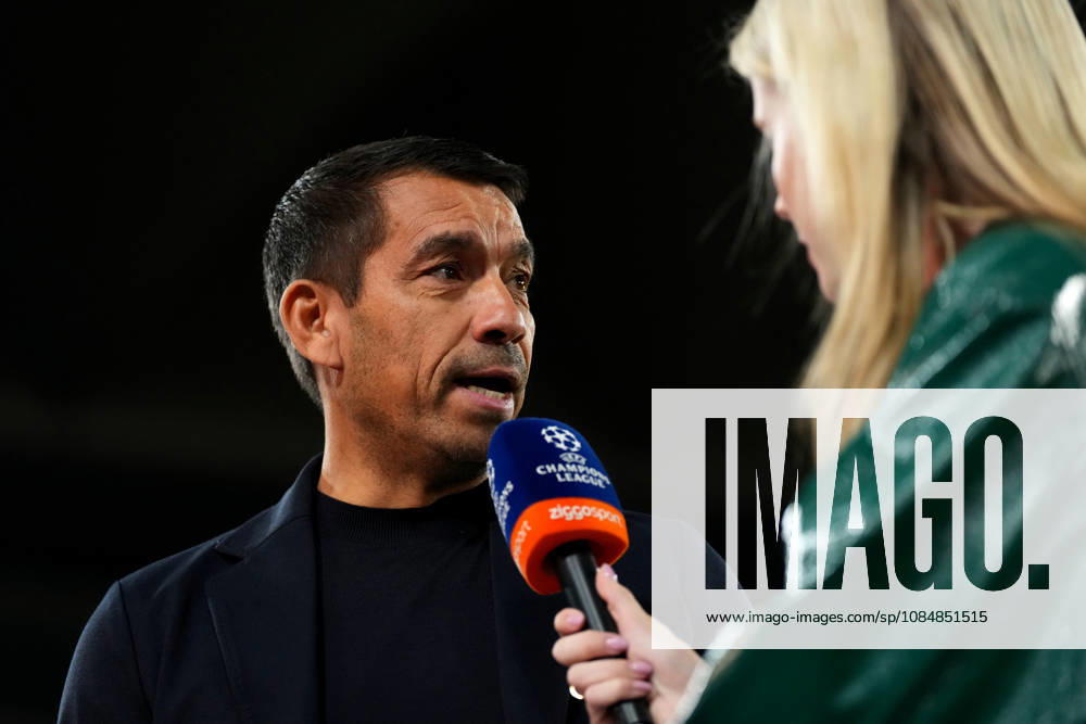 UEFA Champions League: Real Betis Balompie v Feyenoord Rotterdam SEVILLE, SPAIN - OCTOBER 21: Coach Giovanni van Bronckhorst of Feyenoord Rotterdam gives an interview during the UEFA Champions League match between Real Betis Balompie and Feyenoord Rotterdam at Estadio La Cartuja on October 21, 2026 in Seville, Spain