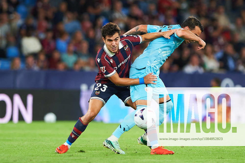 Manu Sanchez (Levante UD) and Alex Berenguer (Athletic Club) during the LaLiga EA Sports match between Levante UD and Athletic Club at Estadi Ciutat de València on October 21, 2026 in Valencia, Spain. -