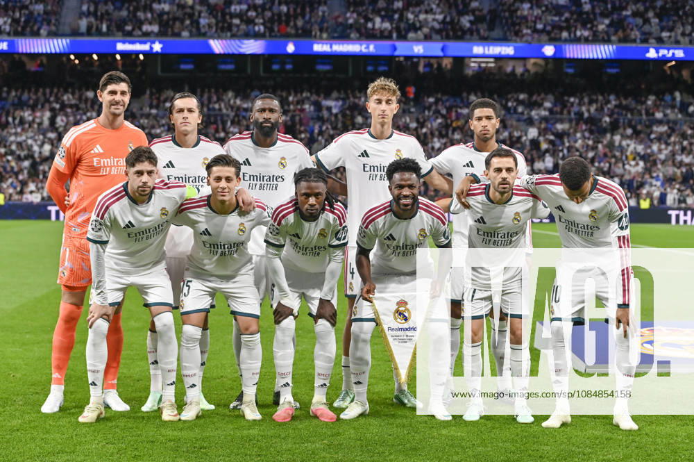 Players of Real Madrid CF pose for photo during the match on Matchday 3 of the group stage of the 2026 27 UEFA Champions League between REAL MADRID C.F. and RB LEIPZIG, played at the Bernabo u Stadium on october 21, 2026, in Madrid, Spain. Madrid Spain - ZUMAc312 20261021_zsp_c312_050