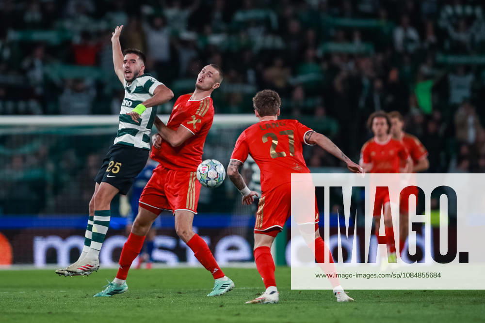 SOCCER - UEFA CL, Sporting vs LASK LISBON,PORTUGAL,21.OCT.26 - SOCCER - UEFA Champions League, Sporting Club de Portugal vs Linzer ASK. Image shows Goncalo Inacio (Sporting) and Sasa Kalajdzic (LASK). GEPAxpictures xManuelxBinder