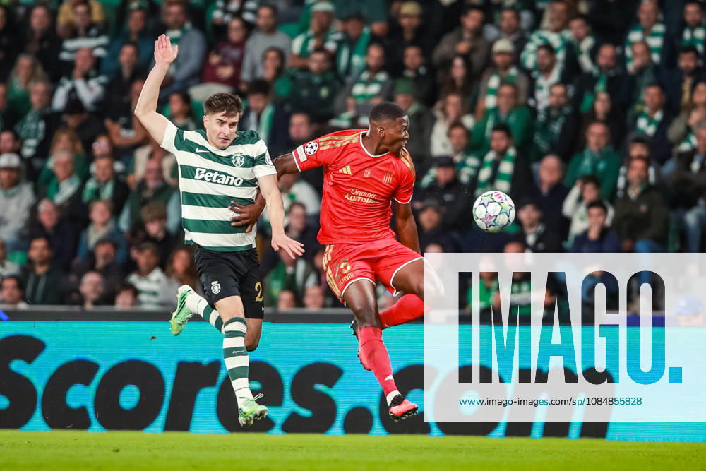 SOCCER - UEFA CL, Sporting vs LASK LISBON,PORTUGAL,21.OCT.26 - SOCCER - UEFA Champions League, Sporting Club de Portugal vs Linzer ASK. Image shows Ivan Fresneda (Sporting) and Yvan Dibango (LASK). GEPAxpictures xManuelxBinder