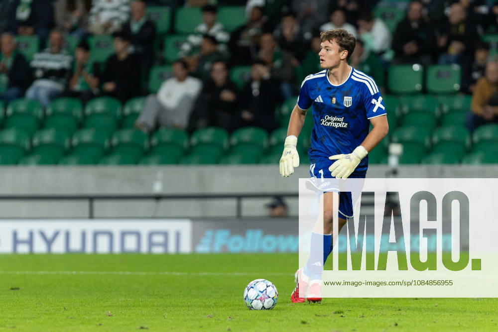 Lask goalkeeper from Austria LUKAS JUNGWIRTH (1) in action during the game for the League Phase for the UEFA Champions League between Sporting and LASK Linz at Estadio Jose de Alvalade Lisbon Portugal - ZUMAs359 20261021_zsp_s359_008