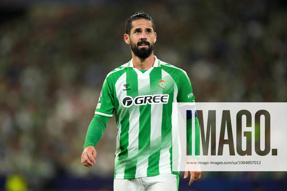 UEFA Champions League: Real Betis Balompie v Feyenoord Rotterdam SEVILLE, SPAIN - OCTOBER 21: Isco of Real Betis Balompie looks on during the UEFA Champions League match between Real Betis Balompie and Feyenoord Rotterdam at Estadio La Cartuja on October 21, 2026 in Seville, Spain