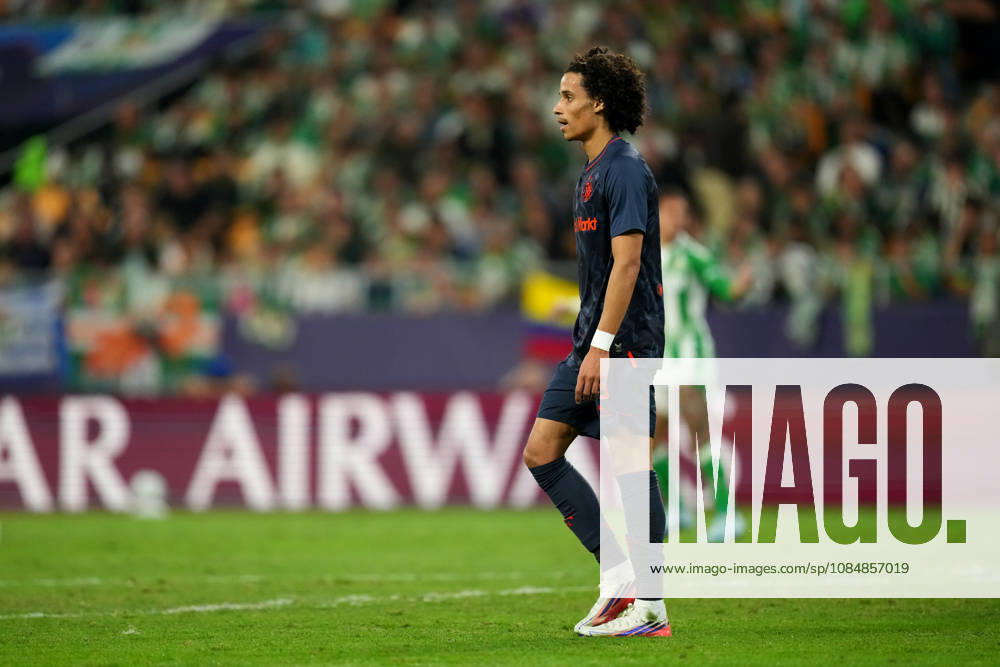 UEFA Champions League: Real Betis Balompie v Feyenoord Rotterdam SEVILLE, SPAIN - OCTOBER 21: Gjivai Zechiel of Feyenoord Rotterdam looks dejected during the UEFA Champions League match between Real Betis Balompie and Feyenoord Rotterdam at Estadio La Cartuja on October 21, 2026 in Seville, Spain