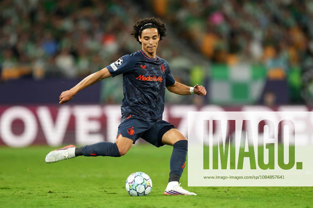 UEFA Champions League: Real Betis Balompie v Feyenoord Rotterdam SEVILLE, SPAIN - OCTOBER 21: Gjivai Zechiel of Feyenoord Rotterdam passes the ball during the UEFA Champions League match between Real Betis Balompie and Feyenoord Rotterdam at Estadio La Cartuja on October 21, 2026 in Seville, Spain