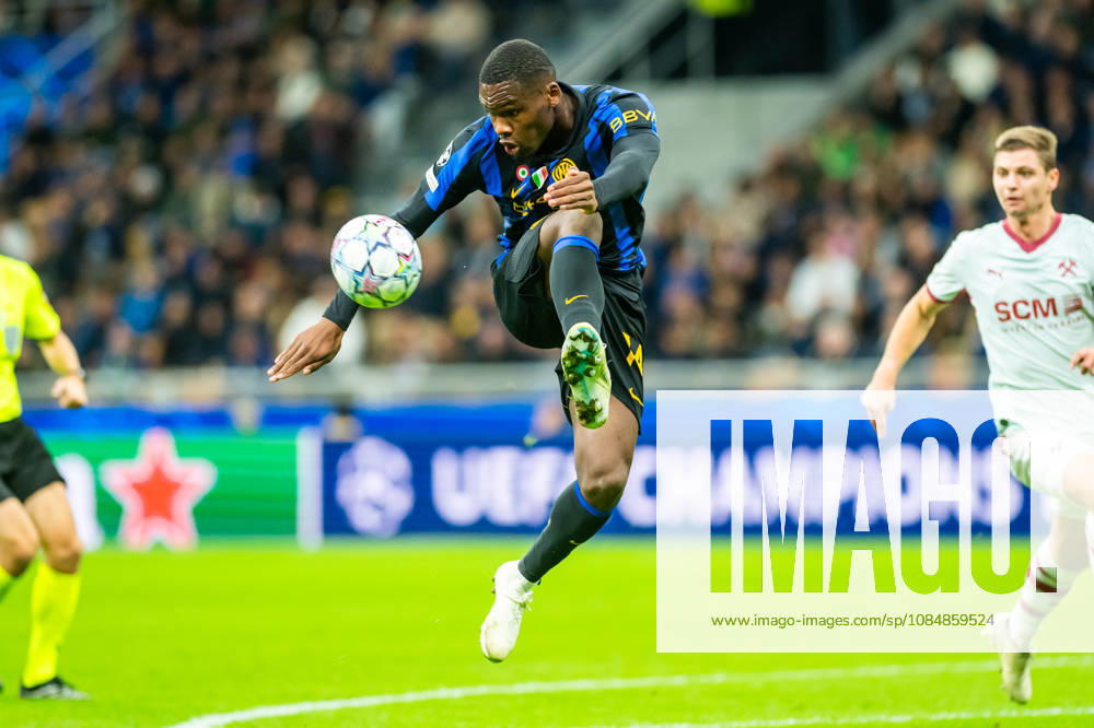 Ange-Yoan Bonny seen during UEFA Champions League 2026 27 league phase game between Internazionale Milano and FC Shakhtar Donetsk (Gleb Soboliev Ball Raw Images) Milan San Siro Italy