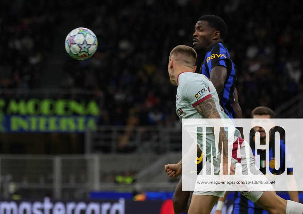 FC Inter Milan s forward Marcus Thuram in action against FC Shakhtar Donetsk s mildfielder Yegor Nazaryna during the UEFA Champions League soccer match between FC Inter Milan and FC Shakhtar Donetsk at Giuseppe Meazza stadium in Milan, 21 October 2026. ANSA MATTEO BAZZI. UEFA Champions League; FC Inter Milan Vs FC Shakhtar Donetsk - ZUMAa110 20261021_zaf_a110_063