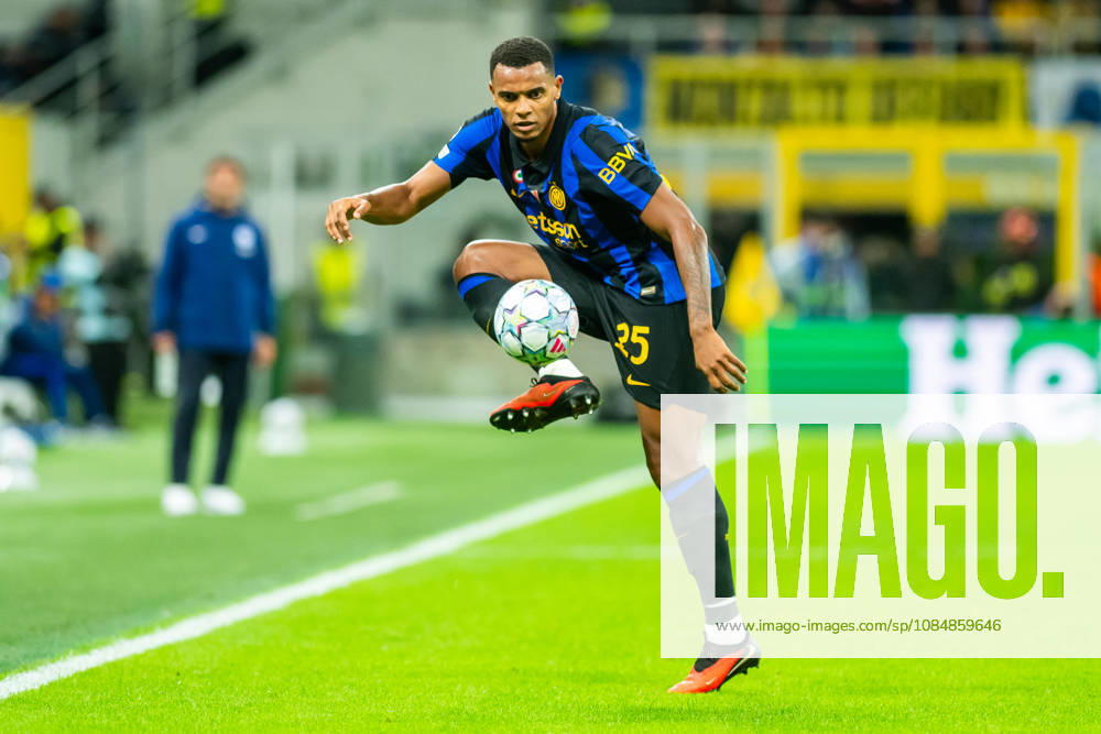 Manuel Akanji seen during UEFA Champions League 2026 27 league phase game between Internazionale Milano and FC Shakhtar Donetsk (Gleb Soboliev Ball Raw Images) Milan San Siro Italy