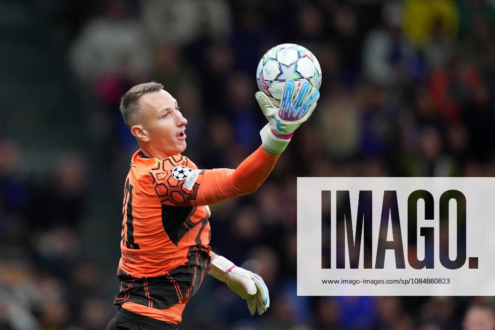 Shakhtar s goalkeeper Dmytro Riznyk during the Uefa Champions League soccer match between Inter and Shakhtar Donetsk at San Siro Stadium in Milan , Italy - Wednesday October 21 , 2026. - Soccer