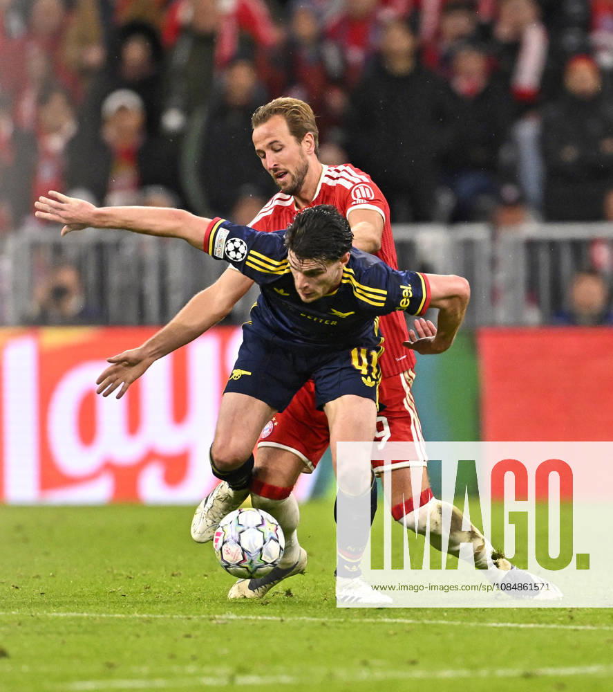 Fussball UEFA Championsleague 2026 2027: 3.Spieltag, FC Bayern München - FC Arsenal, in der Allianz-Arena München, Declan Rice (FC Arsenal) setzt sich durch gegen Harry Kane (FC Bayern München)