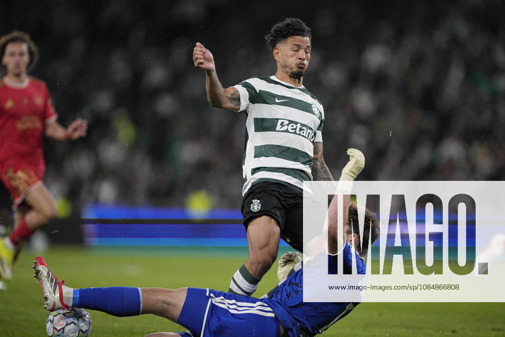 Luis Suarez of Sporting CP and Lukas Jungwirth of LASK Linz challenges for the ball during the UEFA Champions League 2026 27 League Phase MD3 match between Sporting Club de Portugal and LASK at Estadio Jose Alvalade on October 21, 2026 in Lisbon, Portugal (Photo by Pedro Loureiro Sports Press Photo SPP)