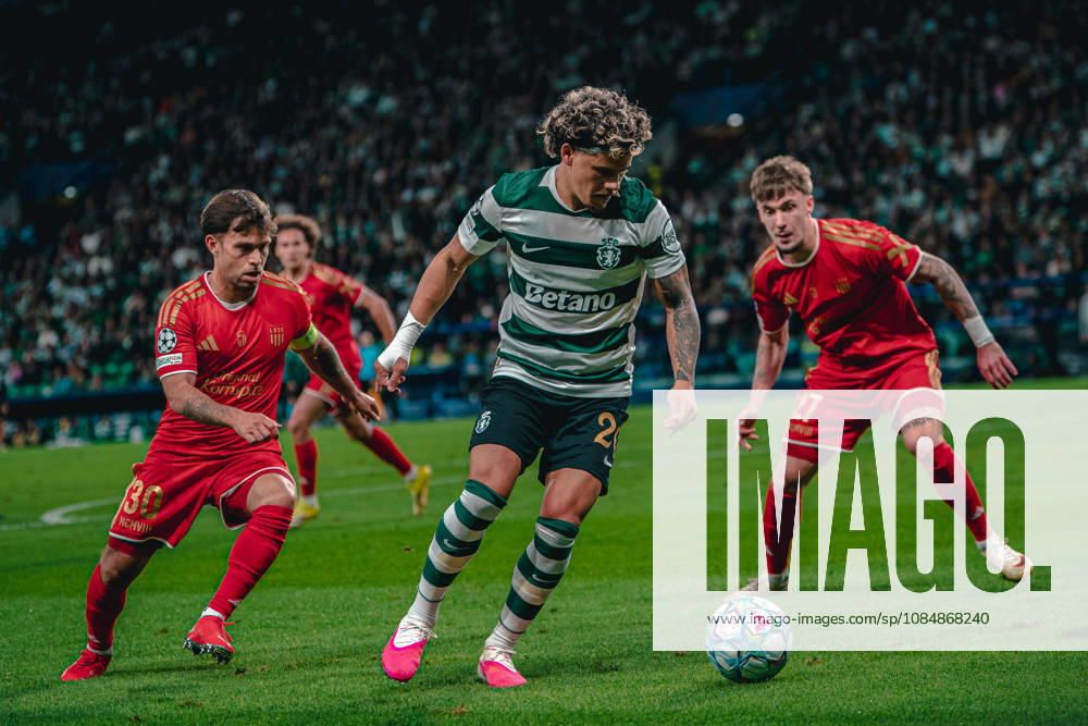 LISBON, PORTUGAL - OCTOBER 21: Sporting CP s Maxi Araujo in action during the UEFA Champions League match against LASK at Estadio Jose Alvalade on October 21, 2026 in Lisbon, Portugal. ZUMA Press Wire Lisbon Portugal - ZUMAs390 20261021_zsp_s390_007