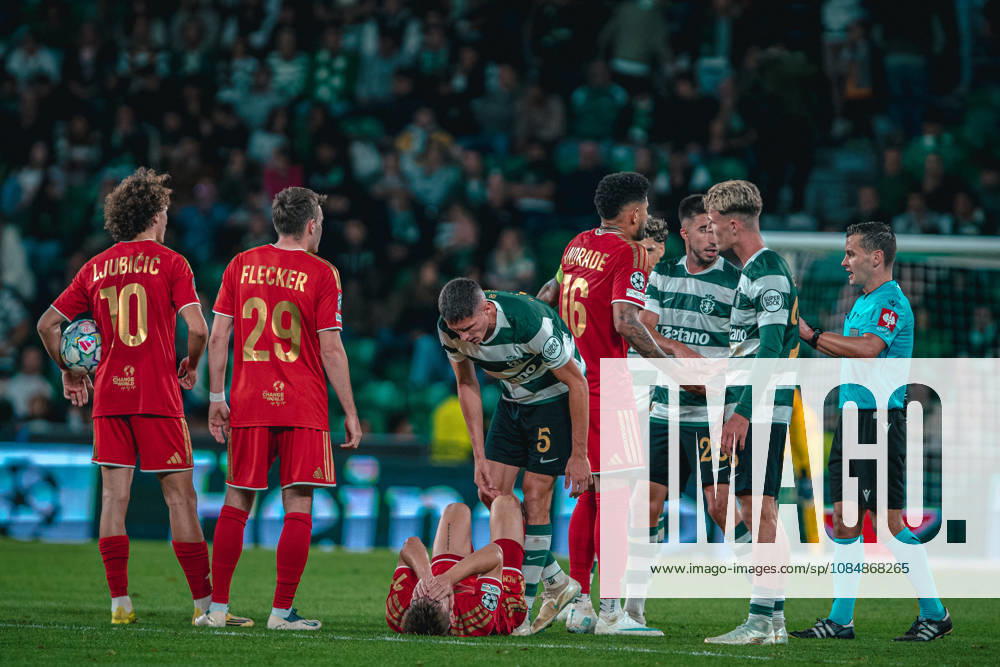 LISBON, PORTUGAL - OCTOBER 21: Sporting CP and LASK players gather around an injured player during the UEFA Champions League match at Estadio Jose Alvalade on October 21, 2026 in Lisbon, Portugal. ZUMA Press Wire Lisbon Portugal - ZUMAs390 20261021_zsp_s390_006