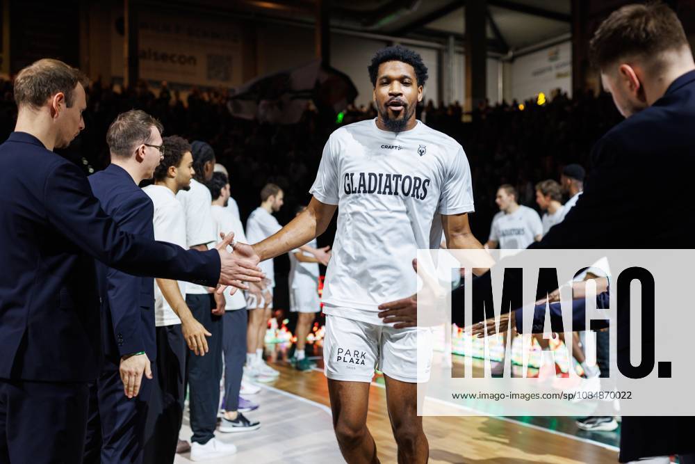 Justin Simon (Gladiators Trier) beim Einlauf, Emotionen, Geste, Gestik, Mimik, Portrait Vet Concept Gladiators Trier vs KK Split, Basketball, FIBA Europe Cup, 3. Spieltag, Saison 2026 2027, 21.10.2026 Vet Concept Gladiators Trier vs KK Split, Basketball, FIBA Europe Cup, 3. Spieltag, Saison 2026 2027