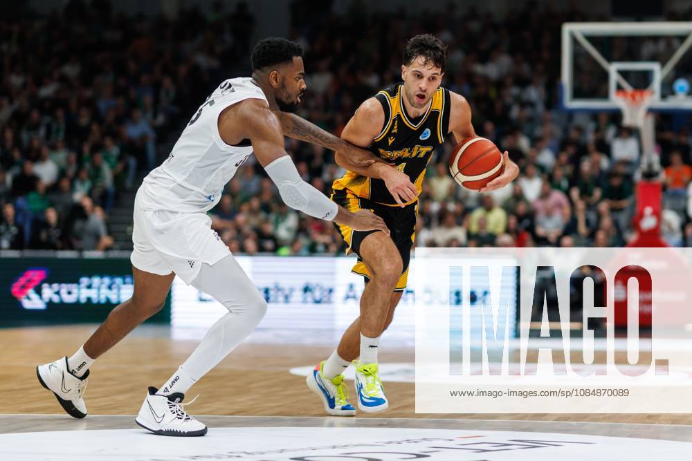 Benedict Turudic (KK Croatia Split) im Zweikampf mit Ejiofor Onu (Gladiators Trier), Aktion Action Vet Concept Gladiators Trier vs KK Split, Basketball, FIBA Europe Cup, 3. Spieltag, Saison 2026 2027, 21.10.2026 Vet Concept Gladiators Trier vs KK Split, Basketball, FIBA Europe Cup, 3. Spieltag, Saison 2026 2027