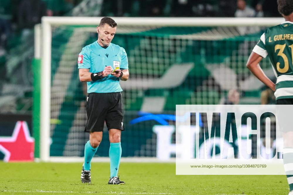SOCCER - UEFA CL, Sporting vs LASK LISBON,PORTUGAL,21.OCT.26 - SOCCER - UEFA Champions League, Sporting Club de Portugal vs Linzer ASK. Image shows referee Nick Walsh (SCO). GEPAxpictures xManuelxBinder