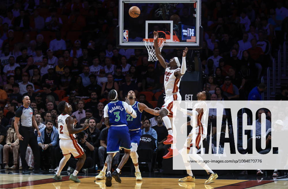 NBA, Basketball Herren, USA - Miami Heat vs Minnesota Timberwolves Miami Heat Center Forward Bam Adebayo (top) in action during the NBA basketball game between the Miami Heat and Minnesota Timberwolves at the Kaseya Center in Miami, Florida, USA, 21 October 2026. MIAMI FLORIDA United States
