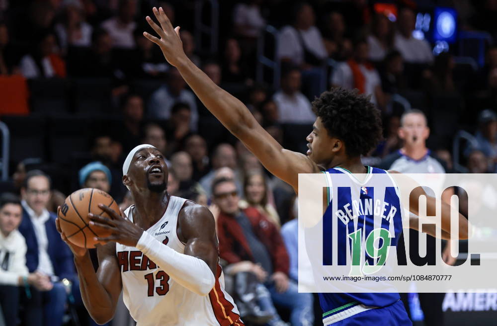 NBA, Basketball Herren, USA - Miami Heat vs Minnesota Timberwolves Miami Heat Center Forward Bam Adebayo (L) in action against Minnesota Timberwolves Center Joan Beringer during the NBA basketball game between the Miami Heat and Minnesota Timberwolves at the Kaseya Center in Miami, Florida, USA, 21 October 2026. MIAMI FLORIDA United States