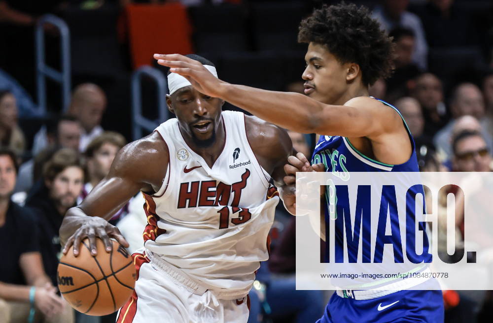 NBA, Basketball Herren, USA - Miami Heat vs Minnesota Timberwolves Miami Heat Center Forward Bam Adebayo (L) in action against Minnesota Timberwolves Center Joan Beringer during the NBA basketball game between the Miami Heat and Minnesota Timberwolves at the Kaseya Center in Miami, Florida, USA, 21 October 2026. MIAMI FLORIDA United States