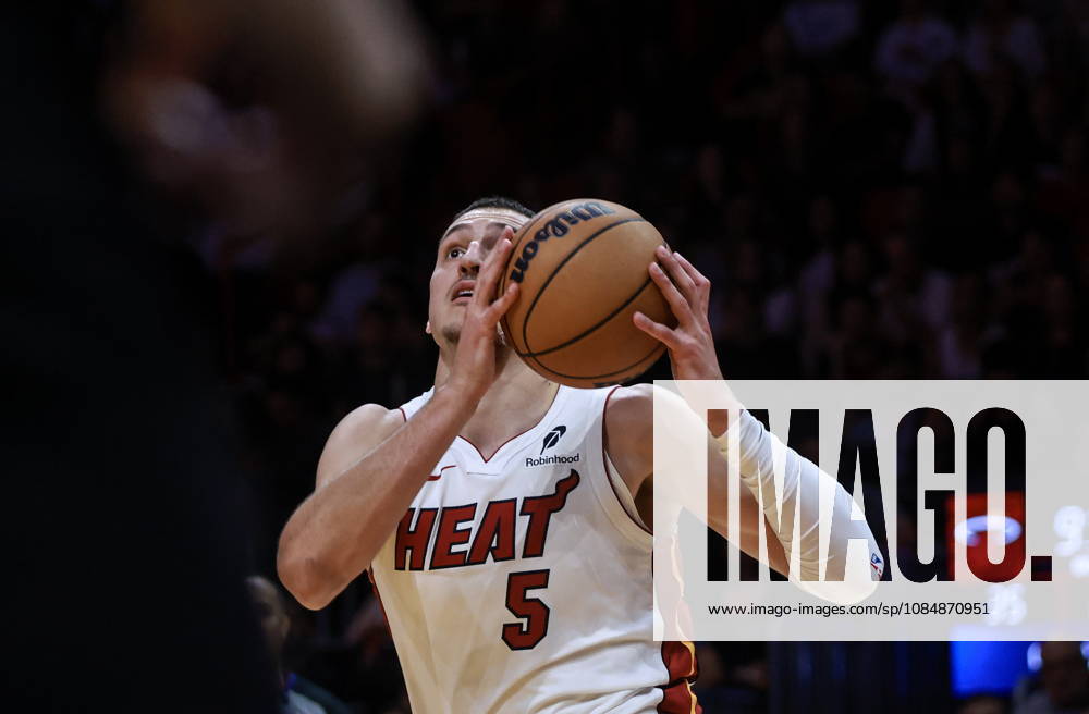 NBA, Basketball Herren, USA - Miami Heat vs Minnesota Timberwolves Miami Heat Forward Nikola Jovic in action during the NBA basketball game between the Miami Heat and Minnesota Timberwolves at the Kaseya Center in Miami, Florida, USA, 21 October 2026. MIAMI FLORIDA United States