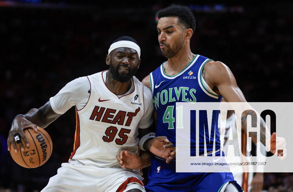NBA, Basketball Herren, USA - Miami Heat vs Minnesota Timberwolves Miami Heat Forward Bobby Portis Jr. (L) in action against Minnesota Timberwolves Forward Trey Lyles during the NBA basketball game between the Miami Heat and Minnesota Timberwolves at the Kaseya Center in Miami, Florida, USA, 21 October 2026. MIAMI FLORIDA United States